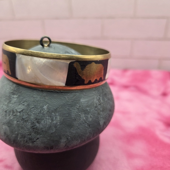 838.  Vintage Brass And Mother Of Pearl Inlay Elephant Bangle - Picture 3 of 4